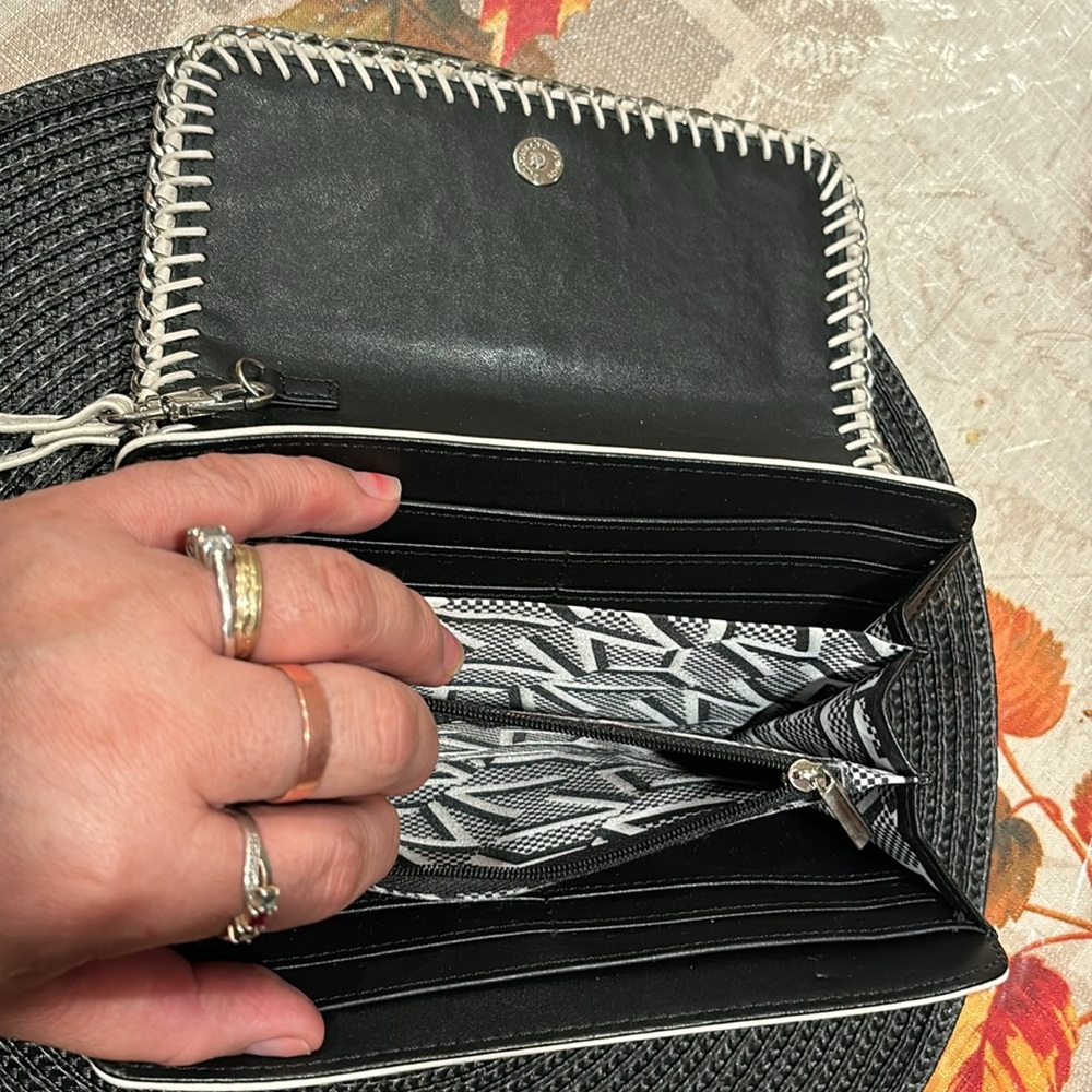 Nwt Andrew Marc New York Wallet Color White - image 7